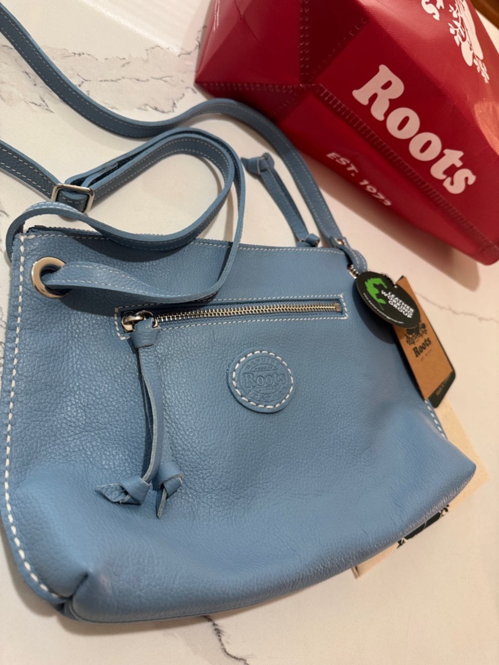 🆕 ROOTS Blue Leather Crossbody Bag with Front Zip - Picture 5 of 11